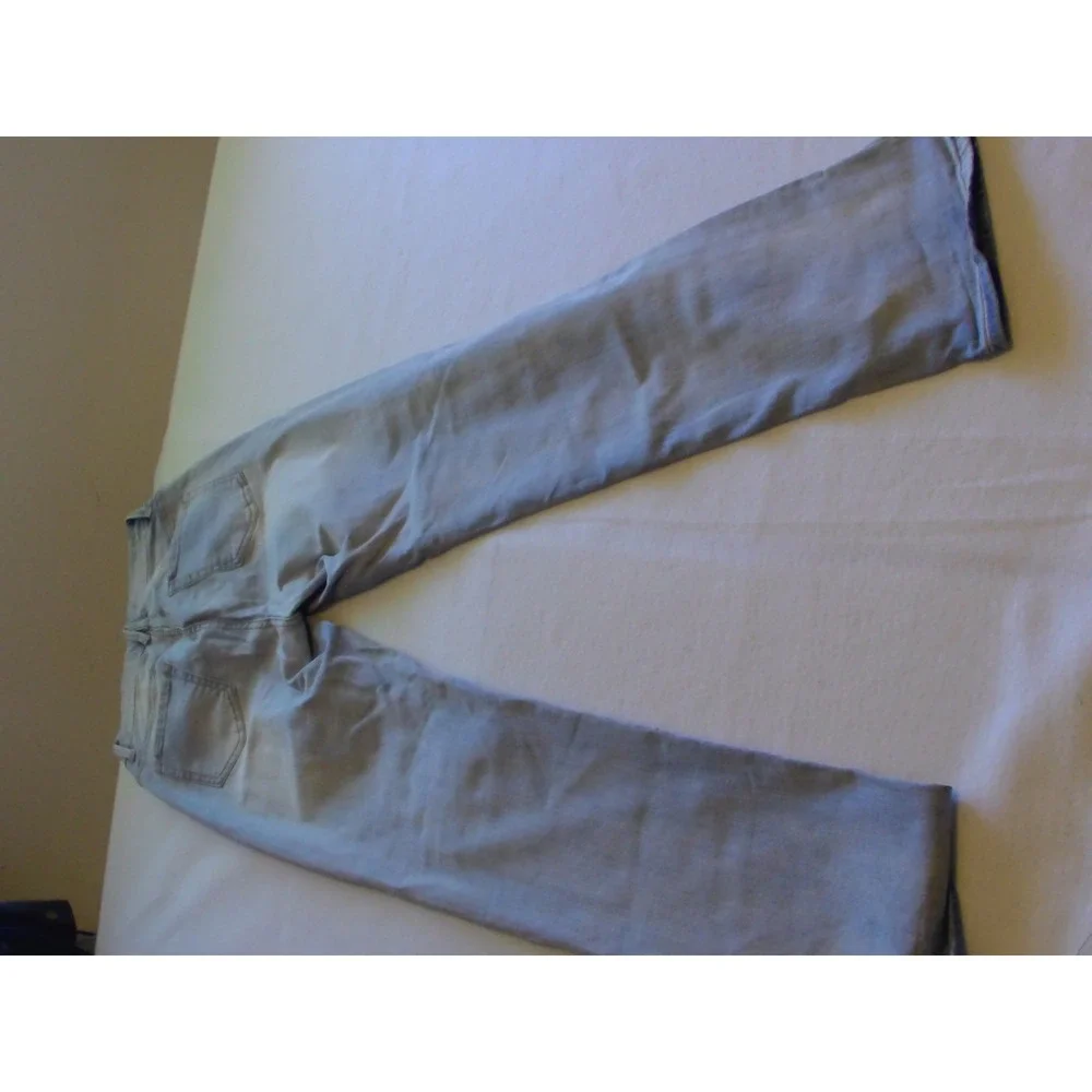Dogma Distressed Light Wash Straight Leg Jeans with Split  Size 3‎